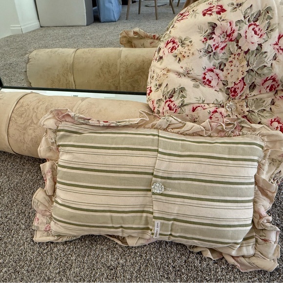 Shabby Chic Floral Pillow Cover - Picture 2 of 11